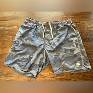 Vuori Banks shorts - navy camouflage - XXL - 38-40” - workout or beach - unlined